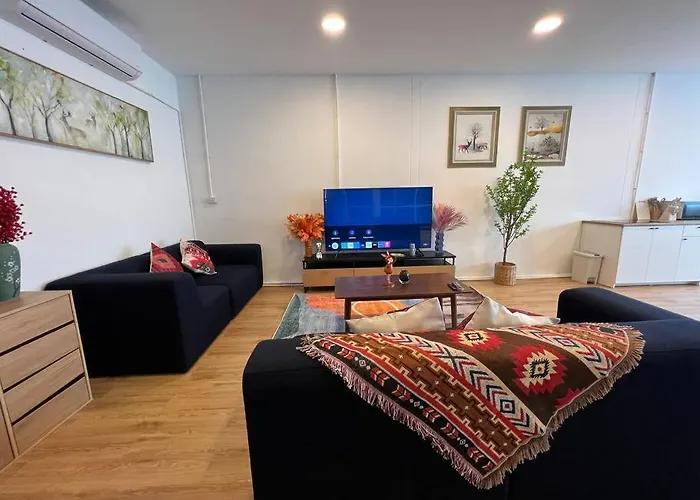 Roof 4br Private Floor, China Town, Center 公寓 *