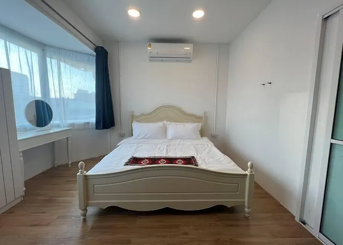 Roof 4br Private Floor, China Town, Center 公寓
