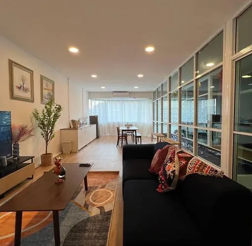 Roof 4br Private Floor, China Town, Center 公寓 *